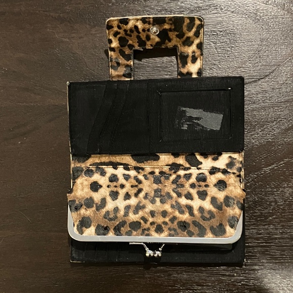 Leopard Trifold Wallet - Picture 4 of 10